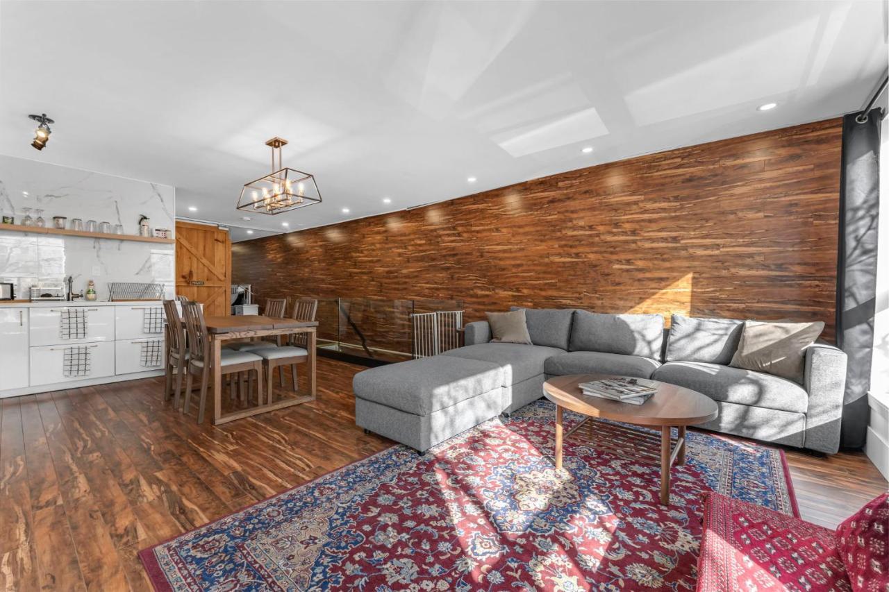 Amazing Fully Renovated Apartment On Queen St. トロント エクステリア 写真