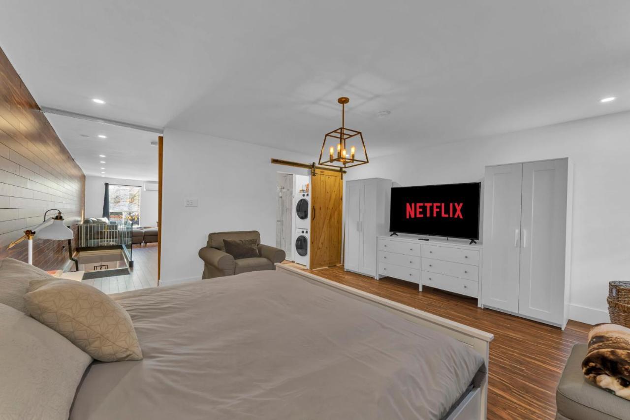 Amazing Fully Renovated Apartment On Queen St. トロント エクステリア 写真