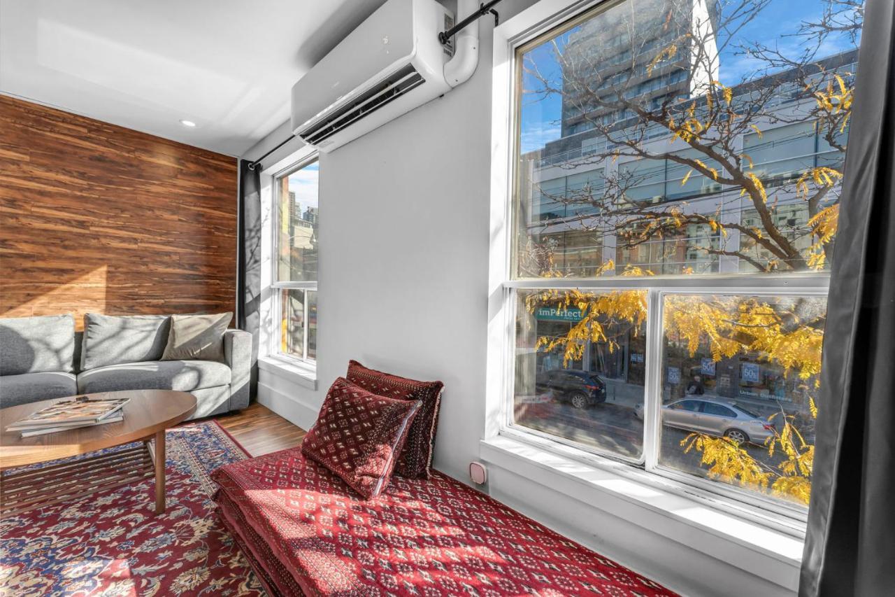 Amazing Fully Renovated Apartment On Queen St. トロント エクステリア 写真